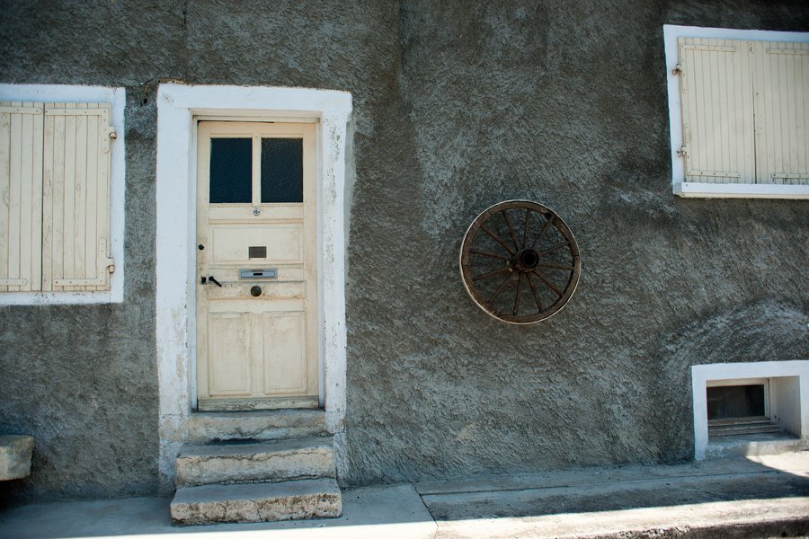 File:Door and wheel, Montagnieu.jpg