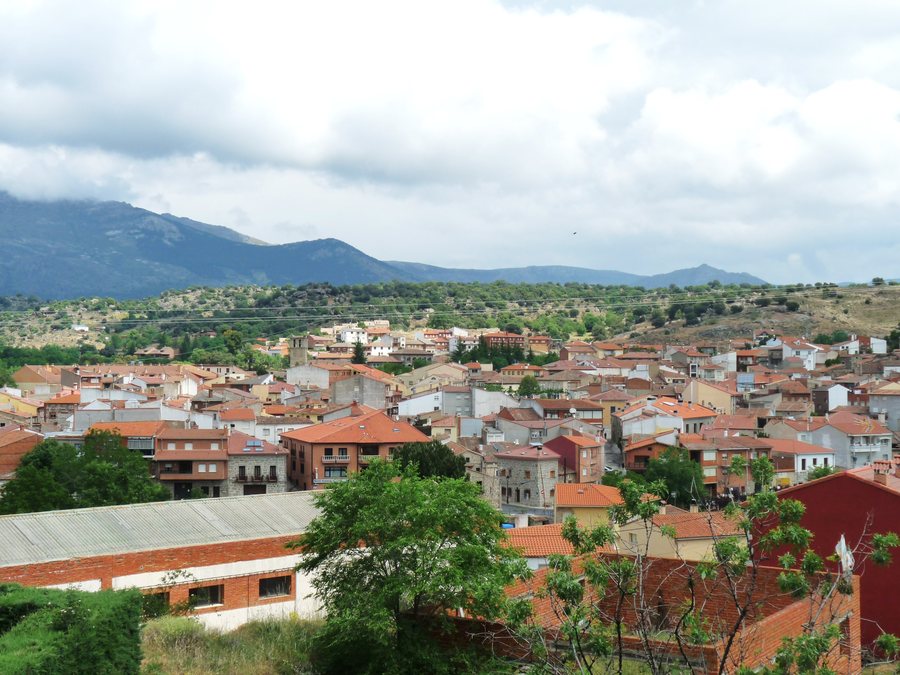 File:Vista de Burgohondo.JPG