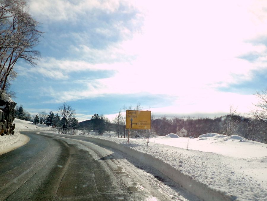 File:Gornje Jelenje - Right Crikvenica, directly Zagreb - panoramio.jpg