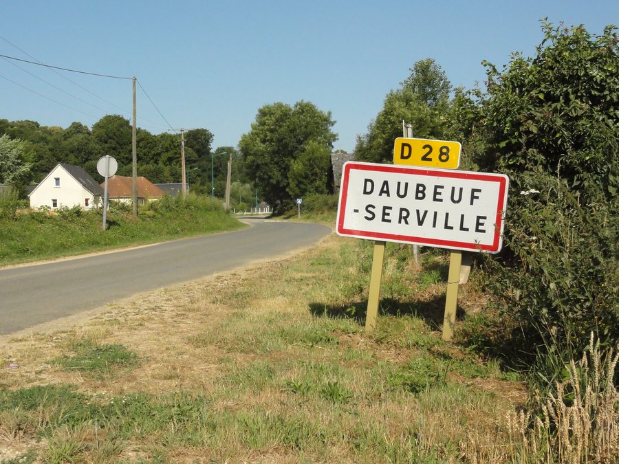 File:Daubeuf-Serville (Seine-Mar.) entrée.jpg