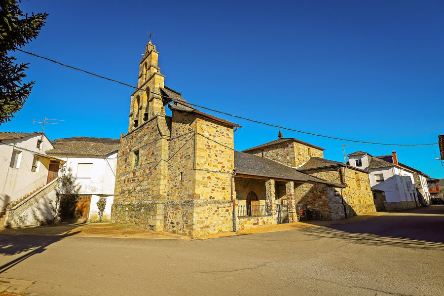 File:Parroquia de El Salvador de Sésamo vista lateral.jpg