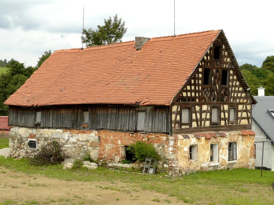 Rural half-timbered house in Dolní Nivy, the former Unterneugrün