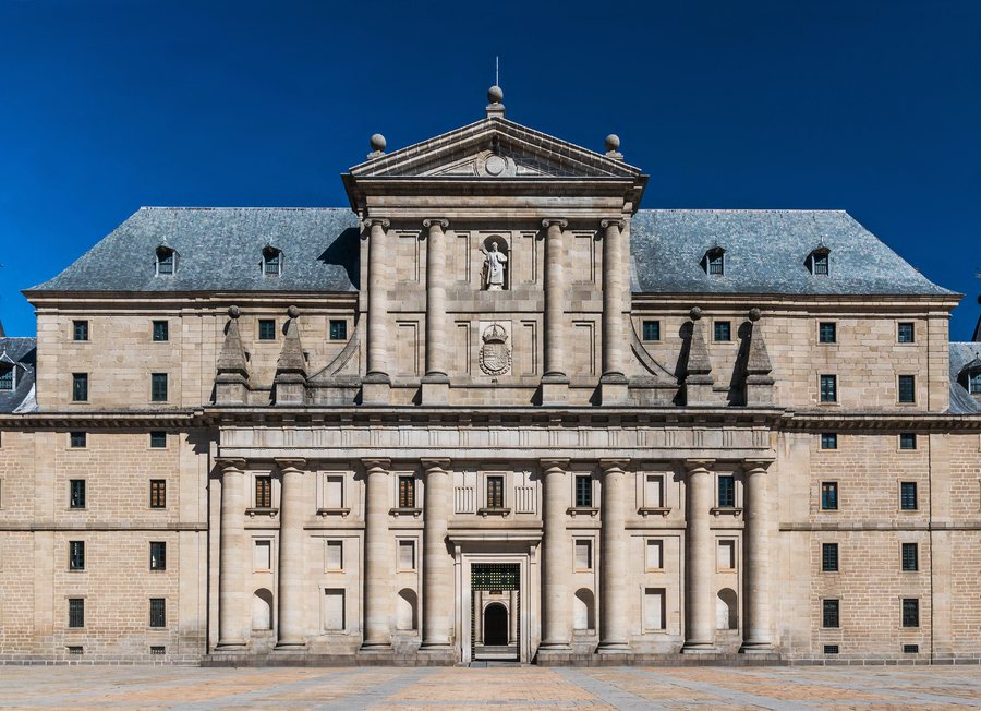 File:Facade monastery San Lorenzo de El Escorial Spain (Edited).jpg