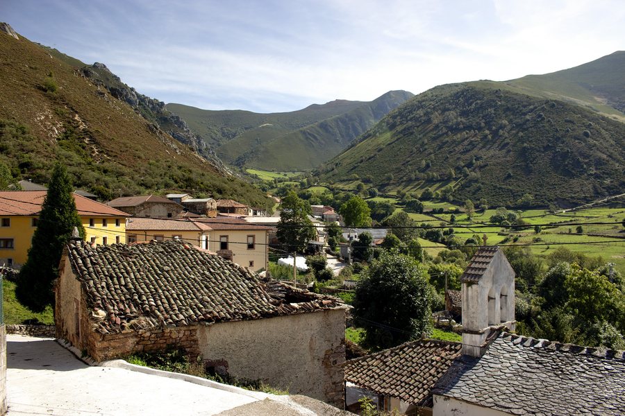 File:Genestoso, Cangas del Narcea, Asturias.jpg