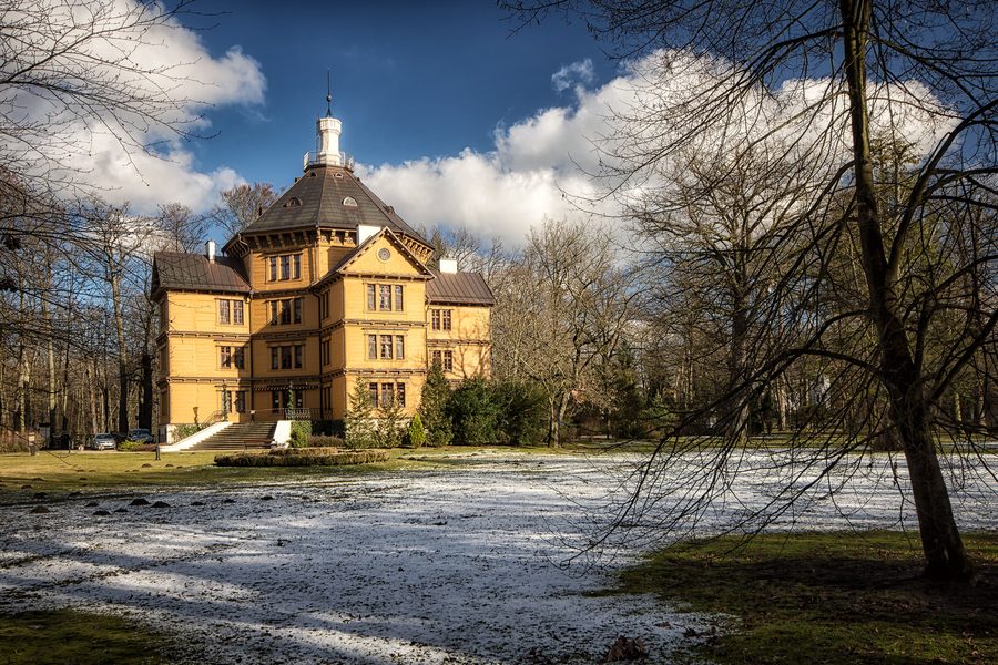 Außenansicht des Jagdpalasts in Antonin im Park