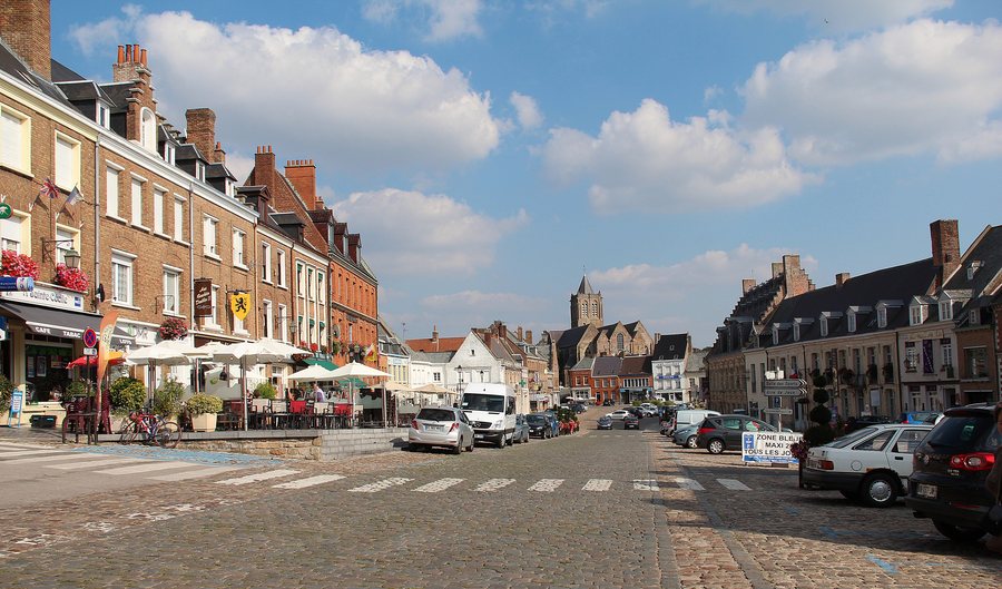 File:0 Cassel (Nord) - Grand'Place 3.JPG