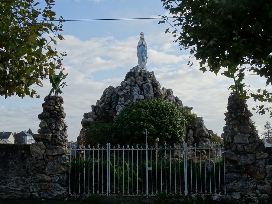 File:Statue de N-D de Lourdes (Saint-Mars-la-Jaille).jpg