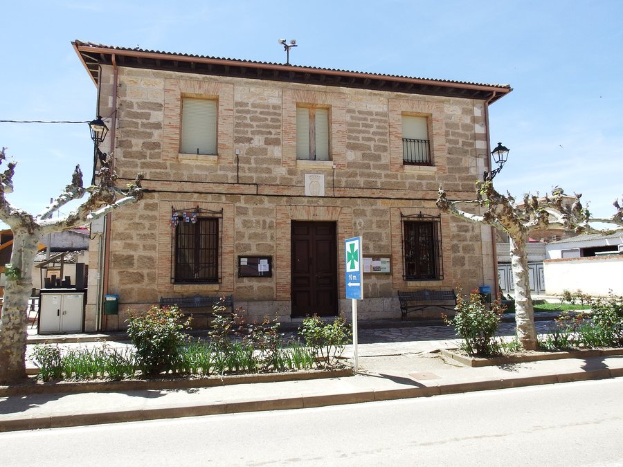 File:Ayuntamiento de Berlangas de Roa 01.jpg