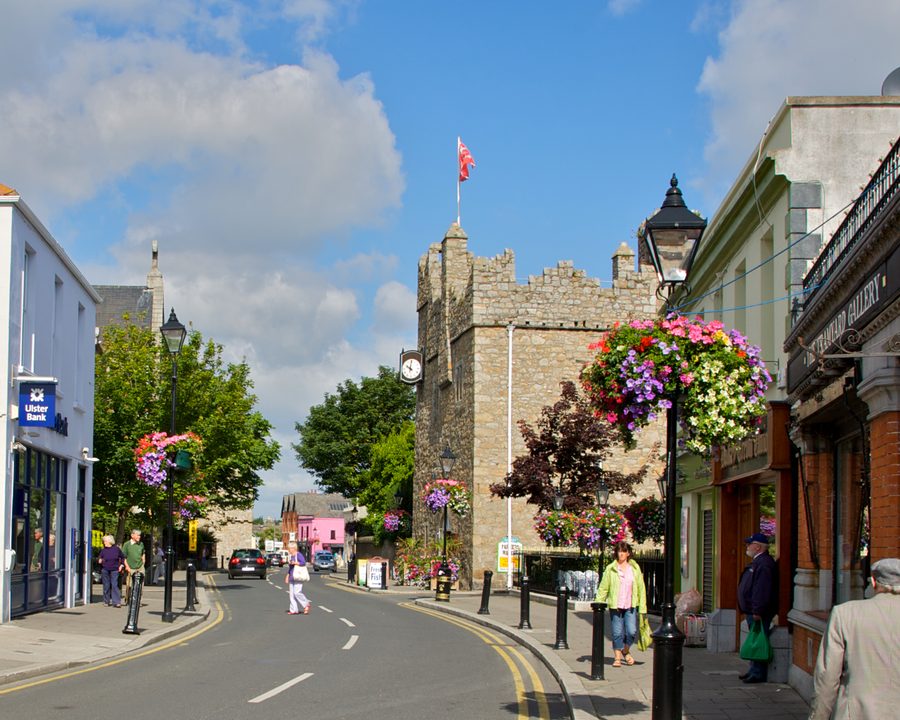 Castle Street in Dalkey mit Dalkey Castle and Heritage Centre