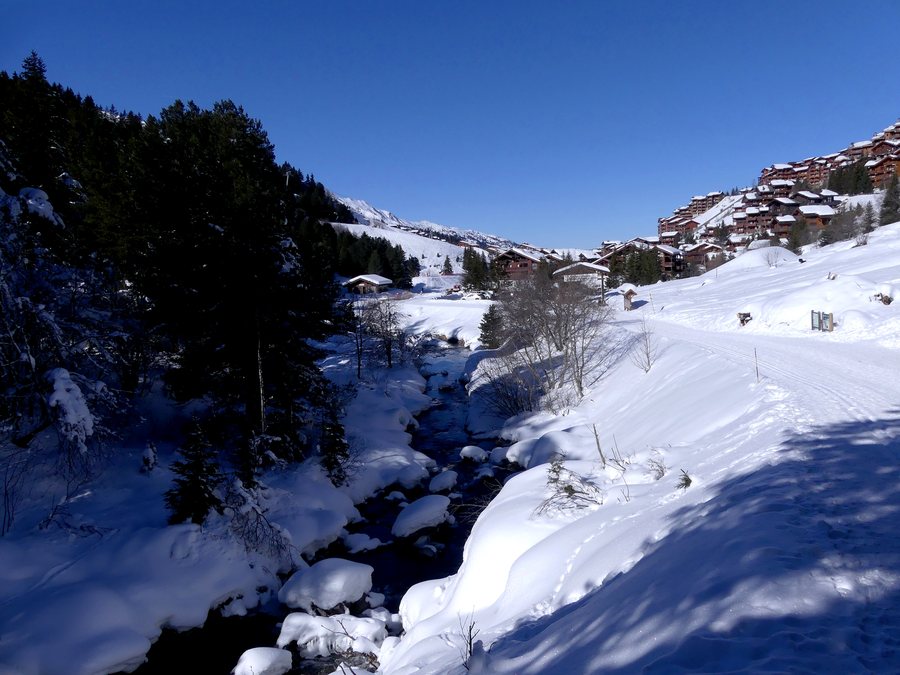 File:Doron des Allues en direction de Méribel-Mottaret (février 2025).JPG