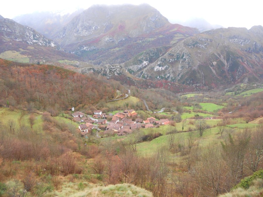 File:Carbes , Amieva , Asturias. - panoramio.jpg