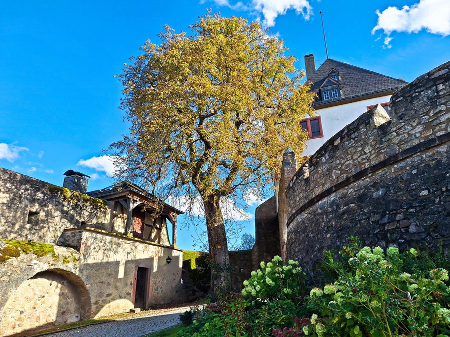 Main entrance to the castle courtyard of Schloss Lichtenberg in Fischbachtal