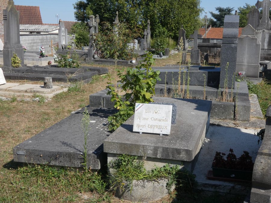 File:Oisy-le-Verger - Ancien cimetière d'Oisy-le-Verger (13).JPG