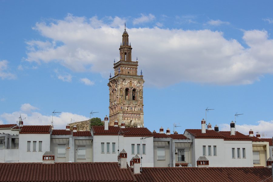 File:Iglesia de San Bartolomé Jerez de los Caballeros, Badajoz, Espana.jpg