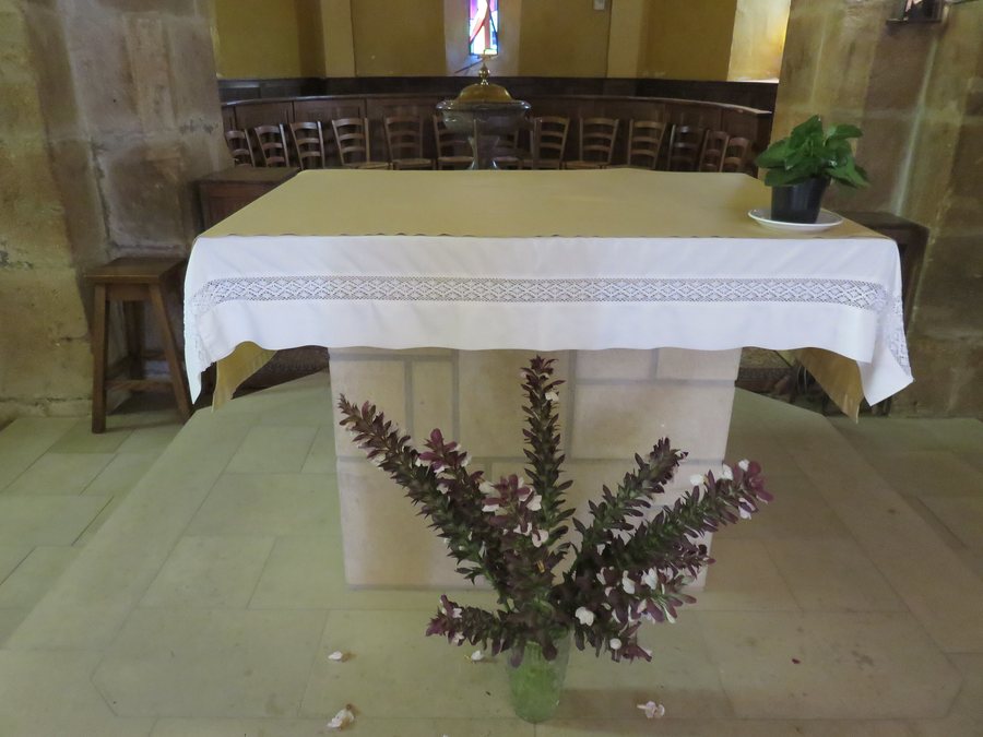 File:Champlecy - Autel église (juil 2019).jpg