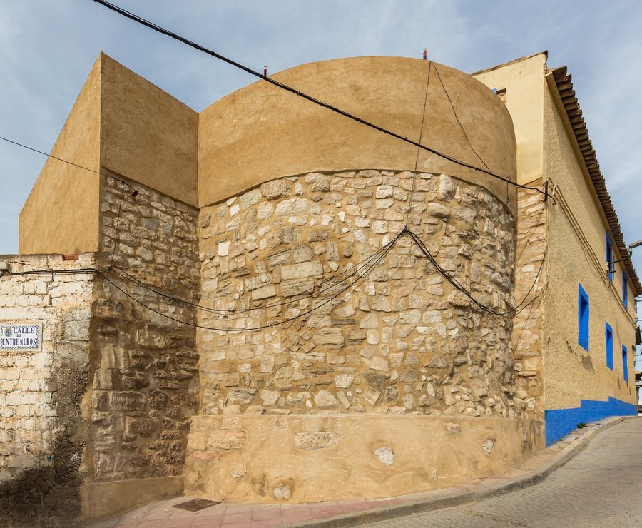 File:Muralla, Épila, Zaragoza, España, 2018-04-05, DD 48.jpg