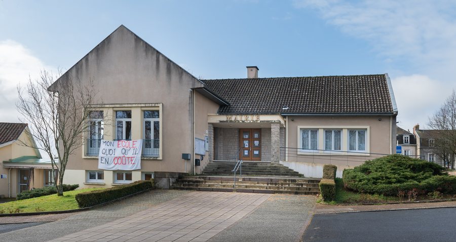 File:Town hall of Arnac-la-Poste (2).jpg