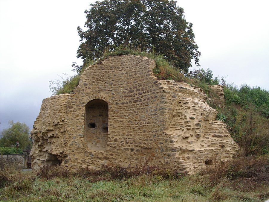 File:Château de Lumes 01.JPG