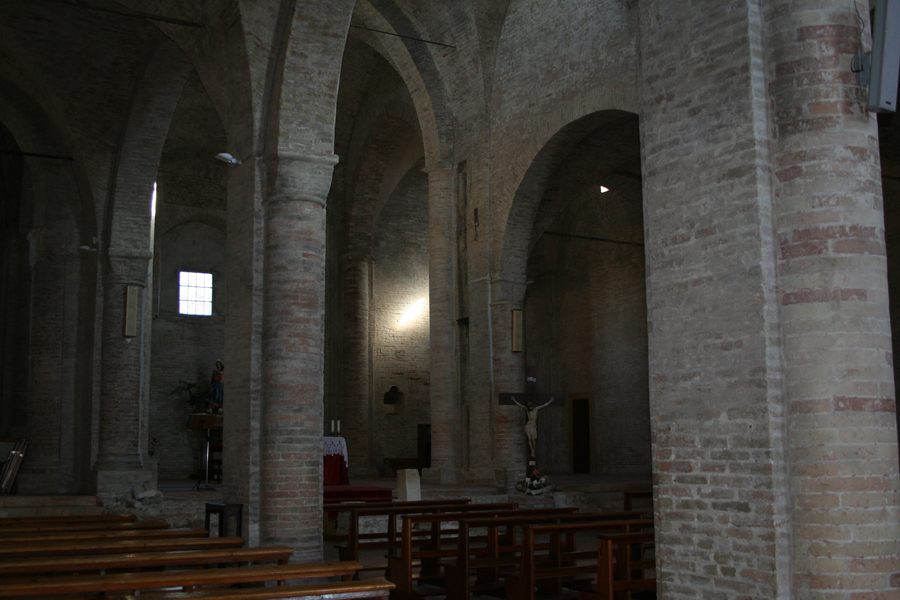 Innenraum der Kirche Santa Maria di Propezzano bei Morro d'Oro