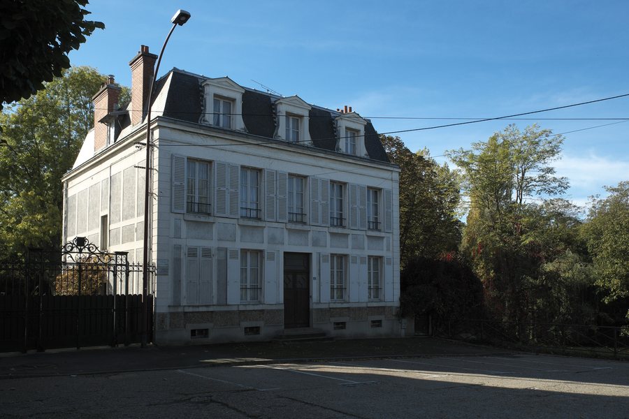 File:Poissy Villa Saint Louis 635.jpg