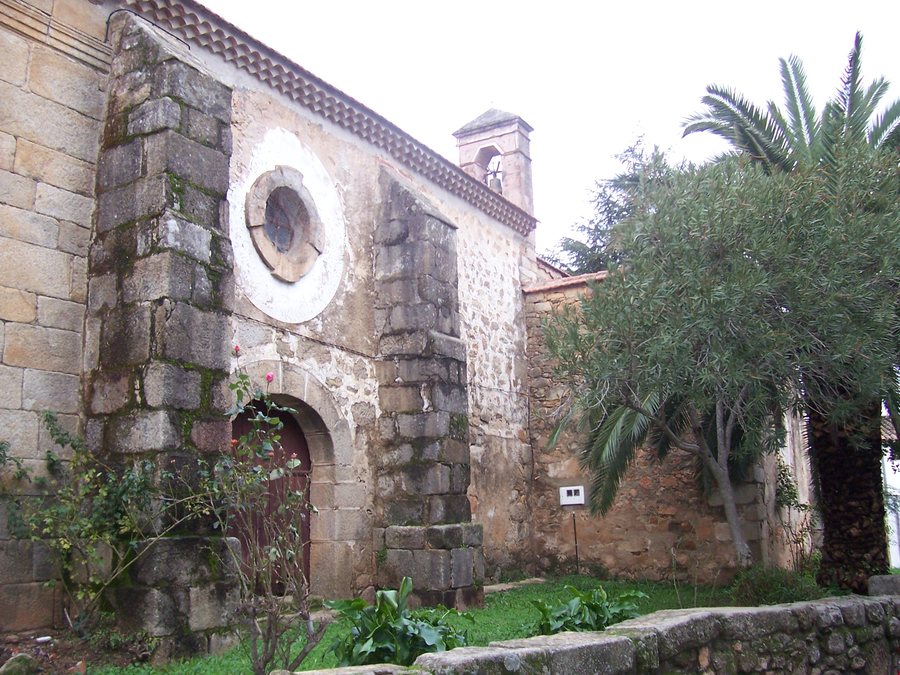 File:Villasbuenas de Gata Iglesia 2009.jpg