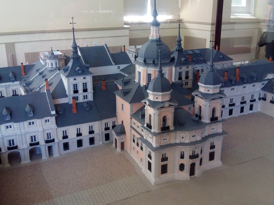 File:Palacio de la Granja de San Ildefonso - 032.jpg
