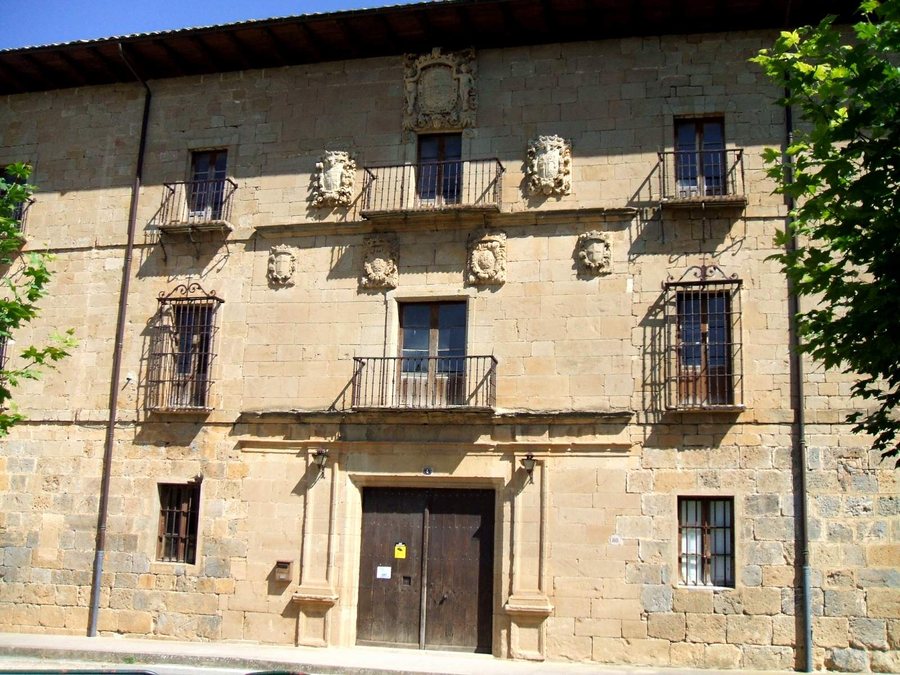 File:Ayegui - Monasterio Irache 01.jpg