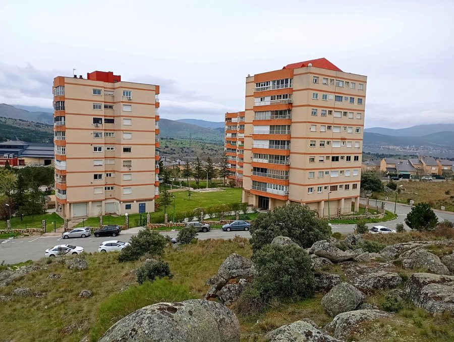 File:Torres de Los Ángeles de San Rafael.jpg