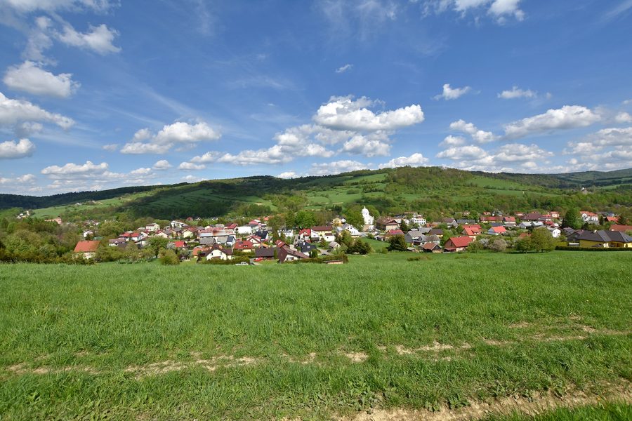 Blick auf den Ort Baligród in Polen