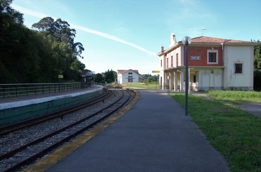 File:Estación de Soto de Luiña 01.jpg