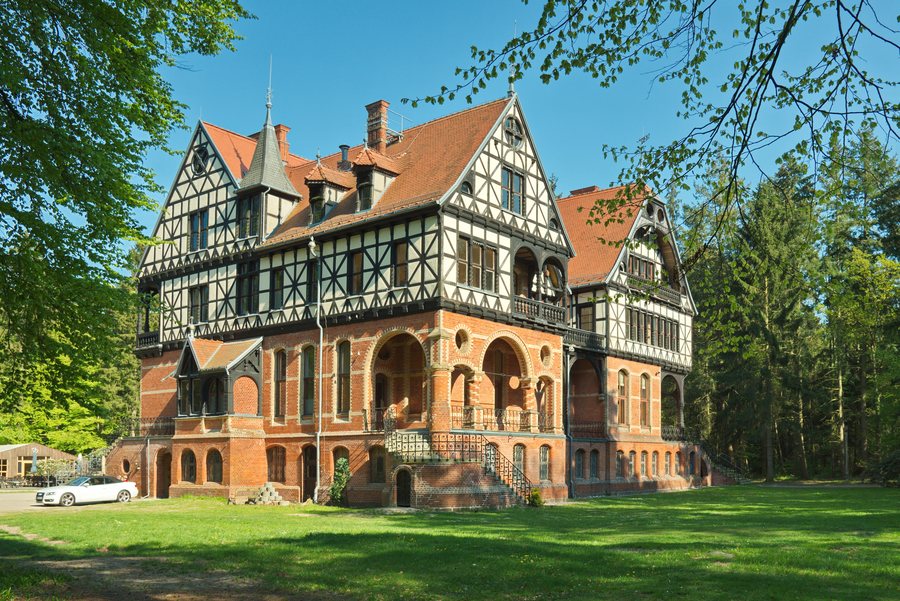 File:Jagdschloss Gelbensande - Mai 2016.jpg