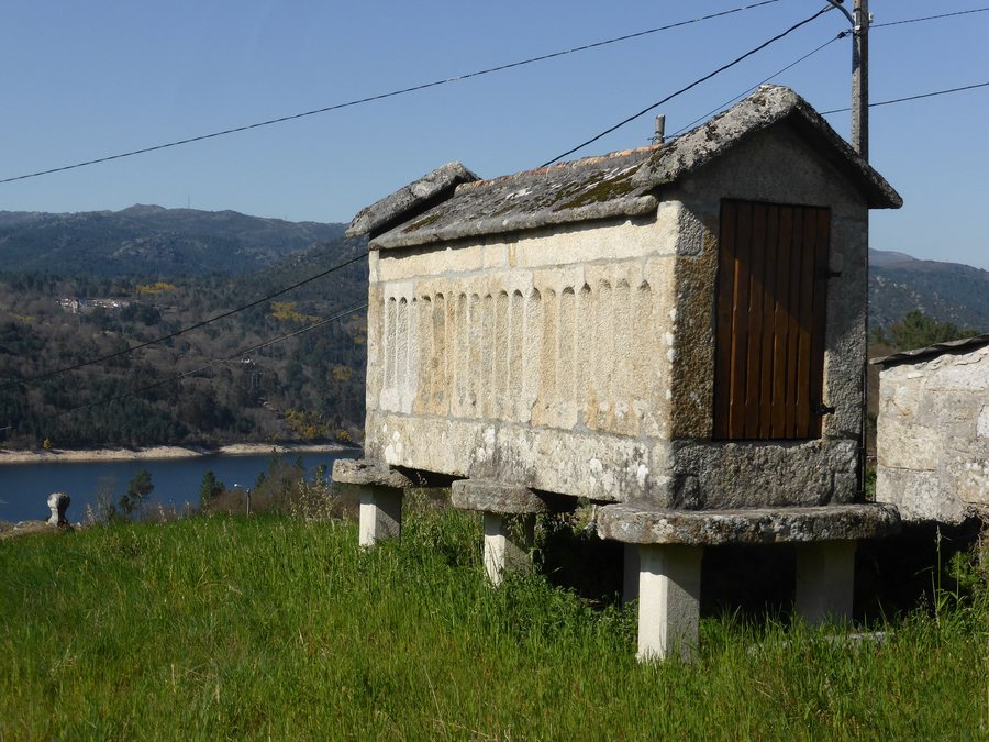 File:Lobios, Spain (21006347072).jpg