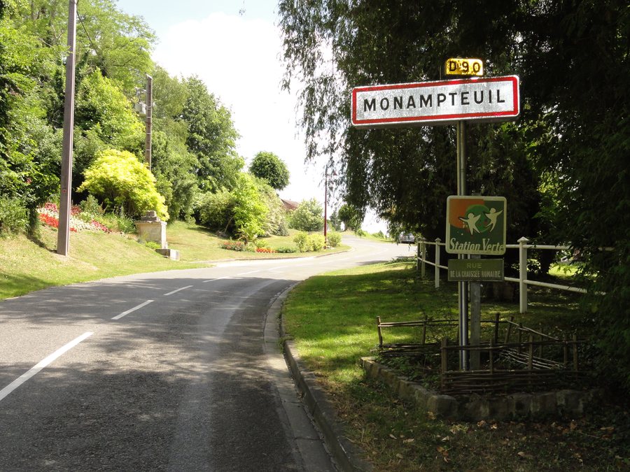 File:Monampteuil (Aisne) city limit sign.JPG
