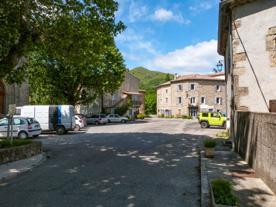 File:Place du village Saint Etienne de Boulogne Ardèche 2024.jpg