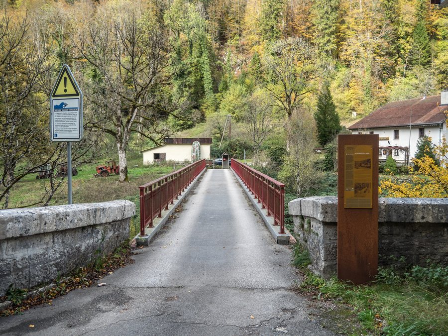 File:La Rasse Brücke über den Doubs, Fournet-Blancheroche, Frankreich – La Chaux-de-Fonds NE 20231029-jag9889.jpg