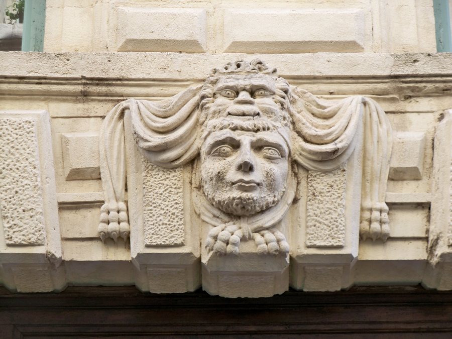 File:Hotel de Roys de Ledignan 3.jpg