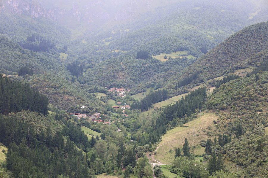 File:Arguebanes, Camaleño.jpg