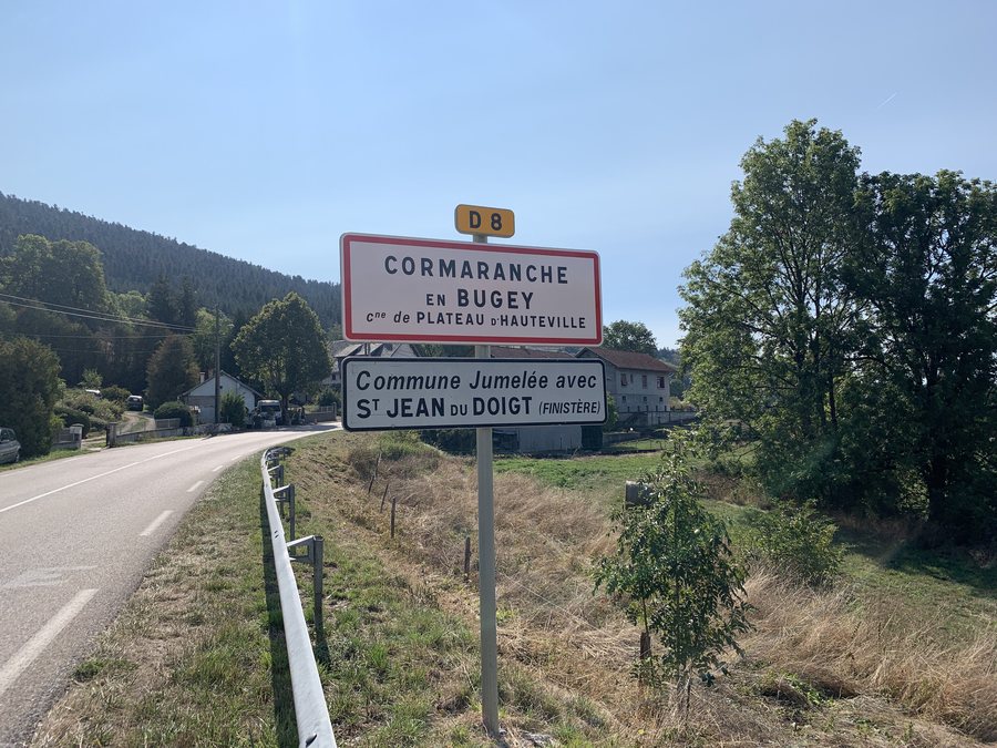 File:Panneau entrée Cormaranche Bugey - Cormaranche-en-Bugey - Plateau-d'Hauteville (FR01) - 2020-09-13 - 1.jpg