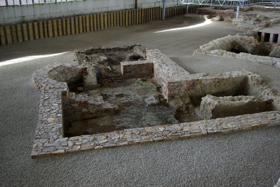 File:Villa romana Almenara y Puras 03 by-dpc.jpg