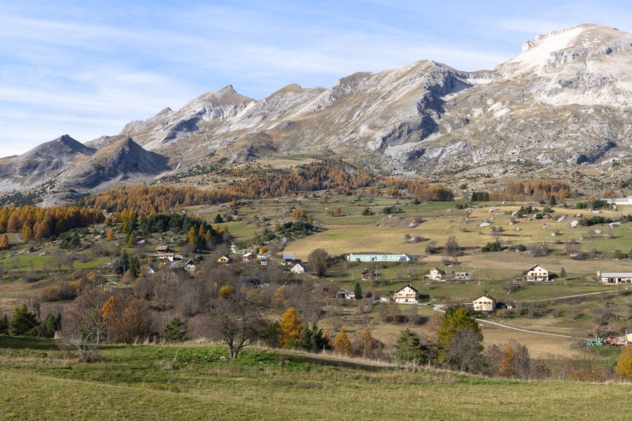 File:Hameaux près de Agnières en Dévoluy (Dévoluy, Hautes-Alpes, France) DSC02075.jpg