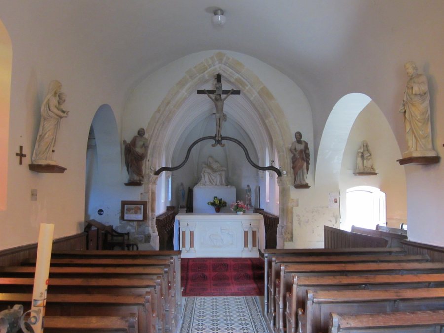 File:Église Saint-Pierre de Camprond - Nef.JPG