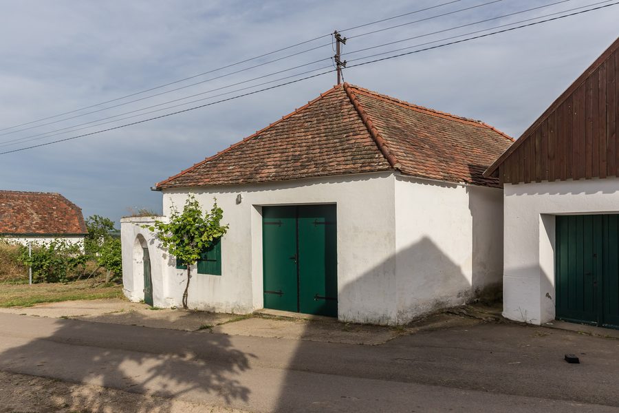 Kellergasse Maulavern mit Presshäusern und Weinkellern in Zellerndorf im Weinviertel