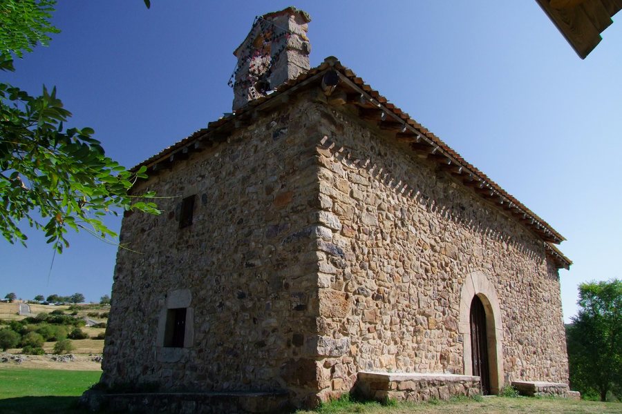 File:Ermita de San Martin-Lumbreras-13697.jpg