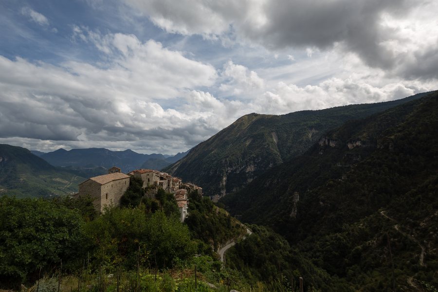 File:Village de Bairols, France.jpg