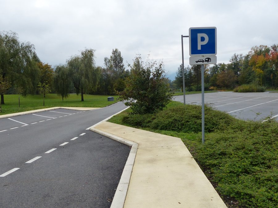 File:Panneau C1a panonceau M4x à l'aire de Poliénas.jpg