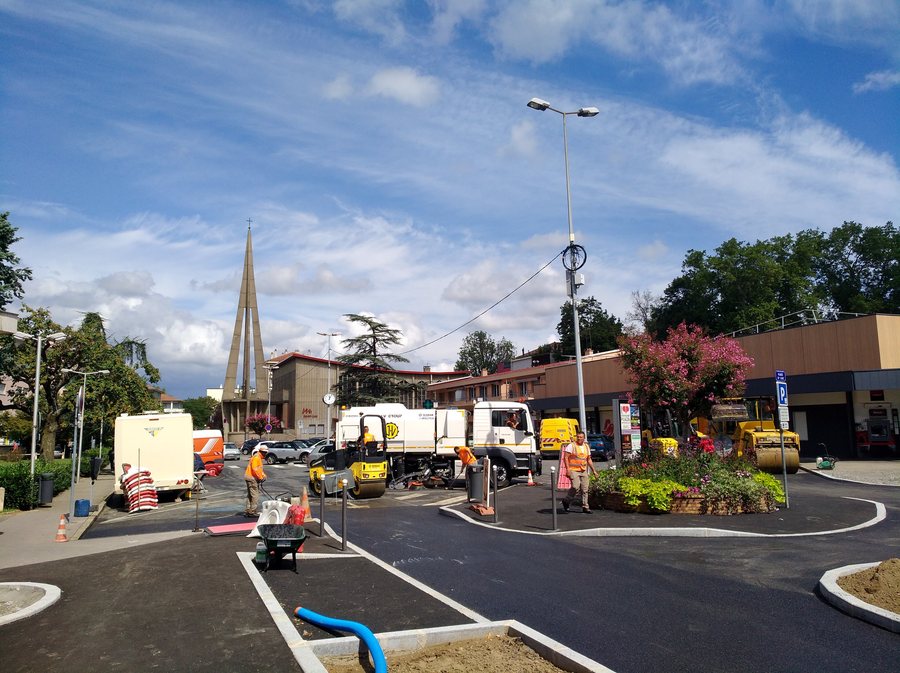 File:Sainte-Foy-lès-Lyon - Place Saint-Luc en travaux (août 2019).jpg