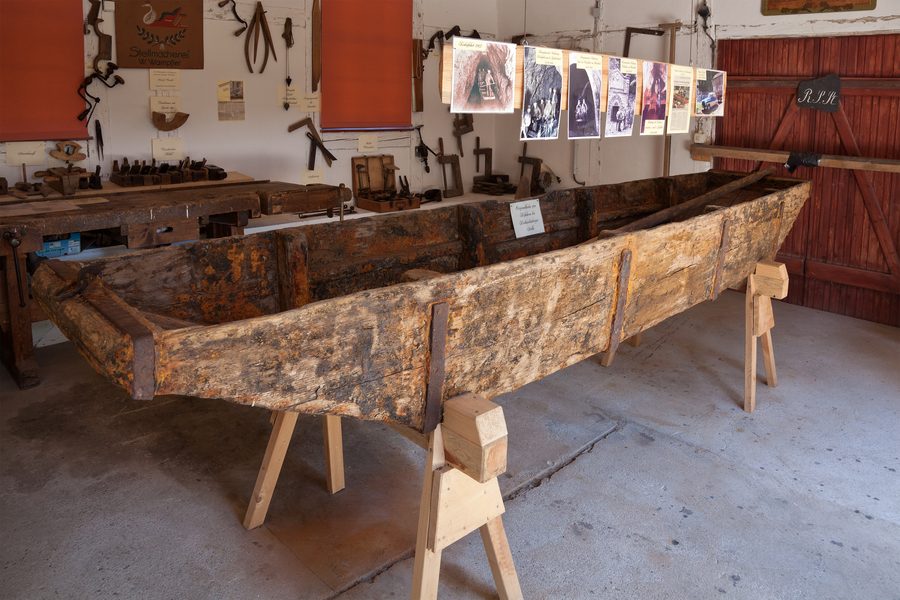 Historic boat in the carpentry workshop at shaft light 4 of the Rothschönberg tunnel in Reinsberg