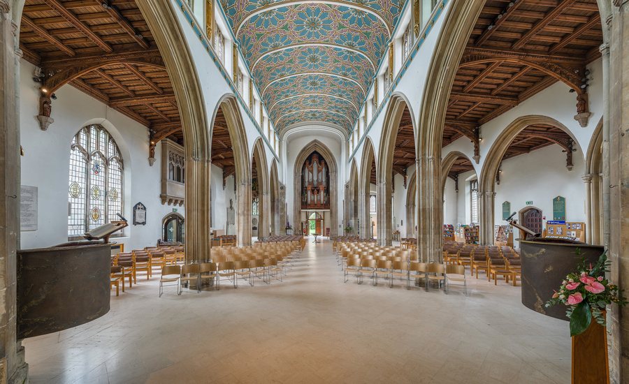 File:Chelmsford Cathedral Nave 2, Essex, UK - Diliff.jpg