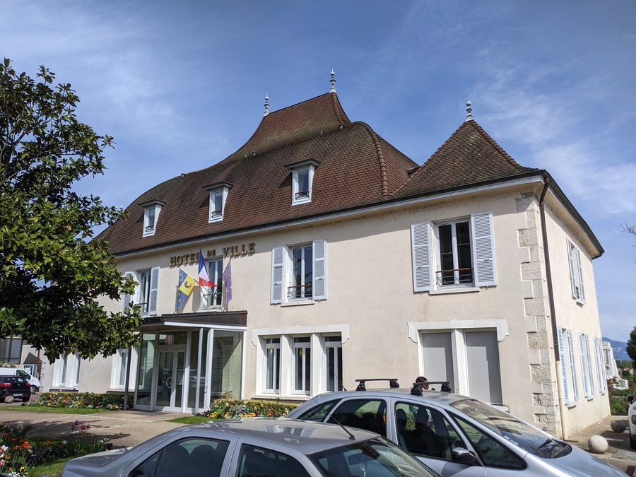 File:Morestel - Mairie (avr 2023).jpg