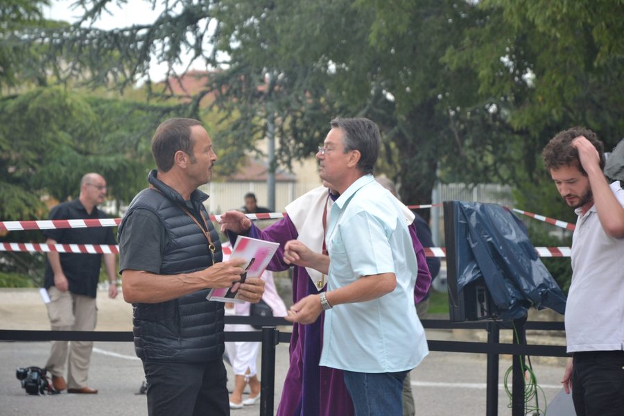 File:Midi en France - Vincent Ferniot et produccteur de Châteauneuf du Pape.JPG